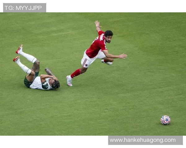 足球球星场上趣味瞬间大合集爆笑花絮不断让你笑不停